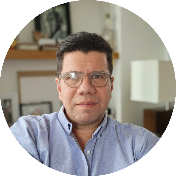 Retrato del Dr. Leonardo Amaya Martínez, médico y máster en Psicología Cultural, segunda voz experta del Capítulo VII de GWAIP.